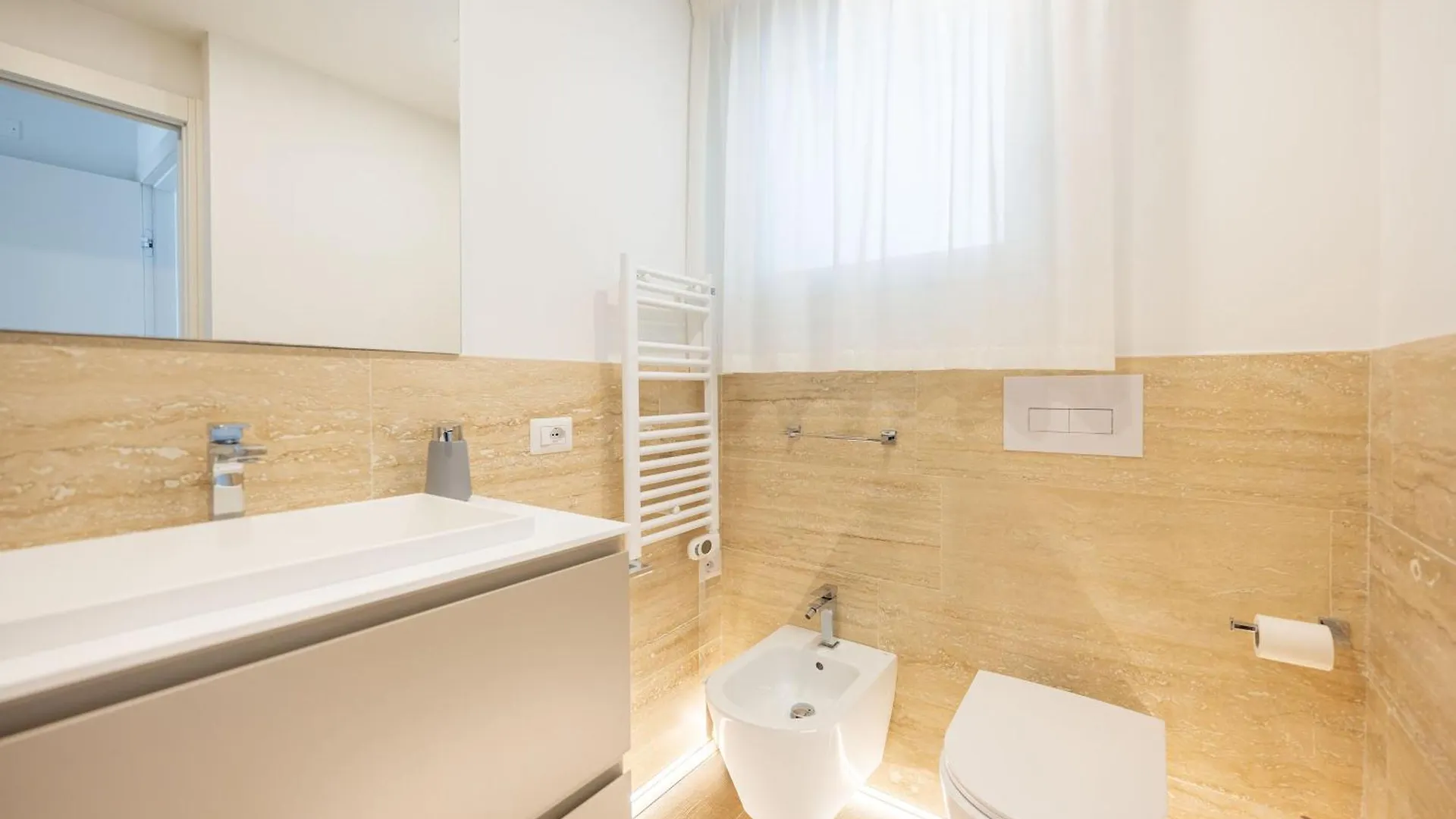 Wave Plus Zan Lido di Jesolo 0*,  İtalya
